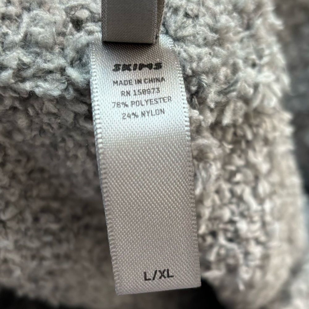 SKIMS Cozy Plus 3 Piece Pant set in grey - Picture 10 of 10
